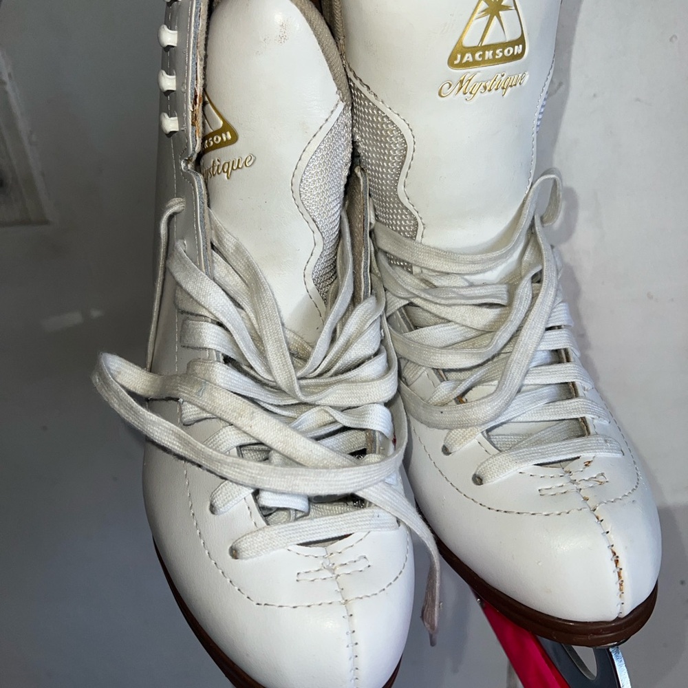 JACKSON Women's Cream Shoes